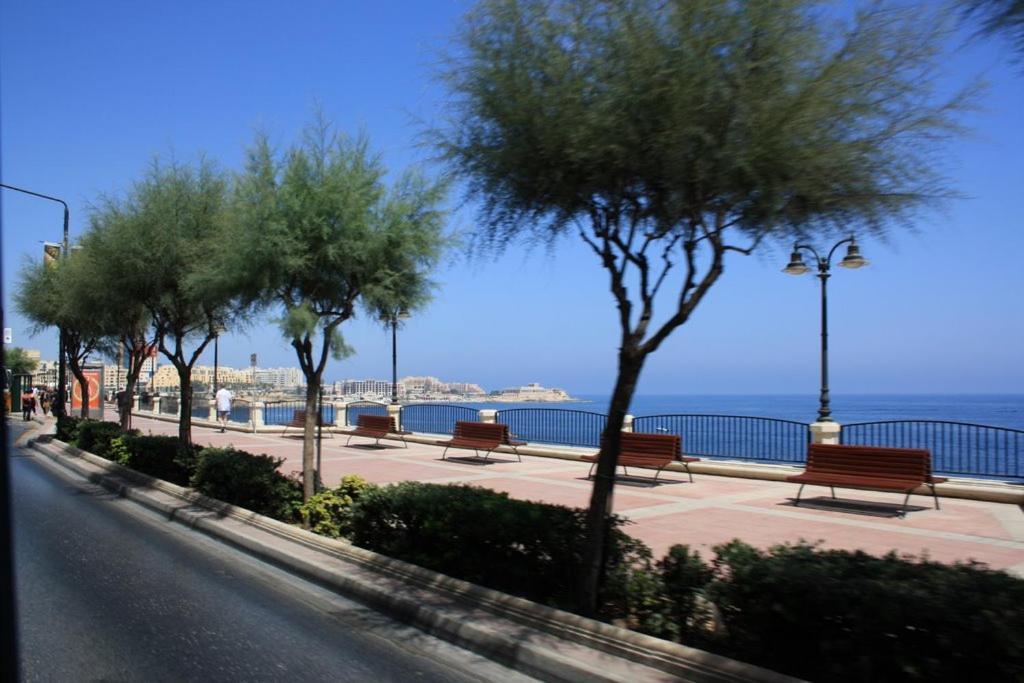 Superlative Apartment With Valletta And Harbour Views Sliema Exteriér fotografie