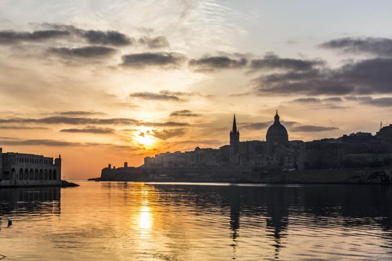Superlative Apartment With Valletta And Harbour Views Sliema Exteriér fotografie