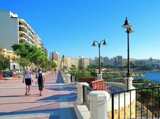 Superlative Apartment With Valletta And Harbour Views Sliema Exteriér fotografie